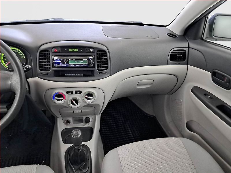 Hyundai Accent (2008) 1.4i, po STK, Tažné, Klima - fotka 8 z 13