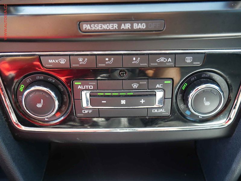 Škoda Superb (2012) 2.0 TDi, ČR, Ambition - fotka 19 z 22