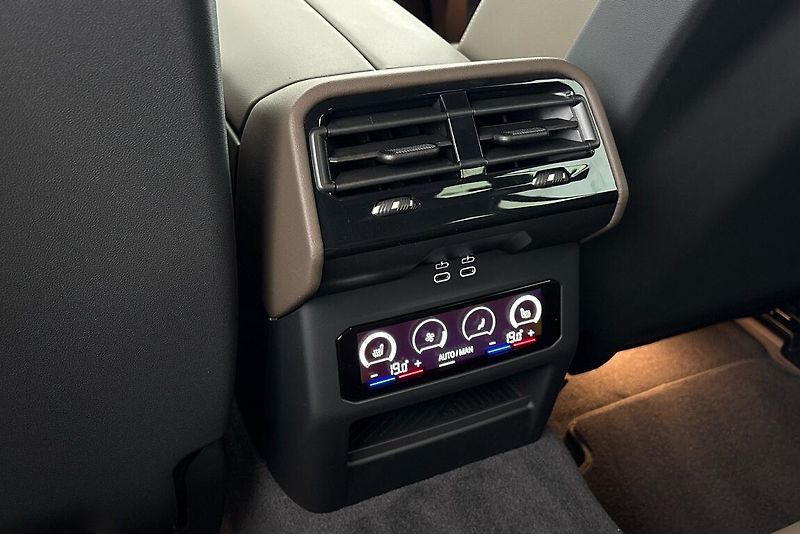 BMW i5 xDrive40 Touring - fotka 24 z 26