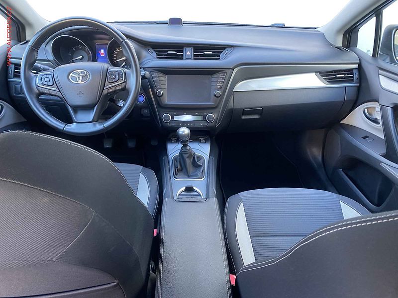 Toyota Avensis (2015) 2.0D-4D, 1.maj, Active, navi - fotka 8 z 19