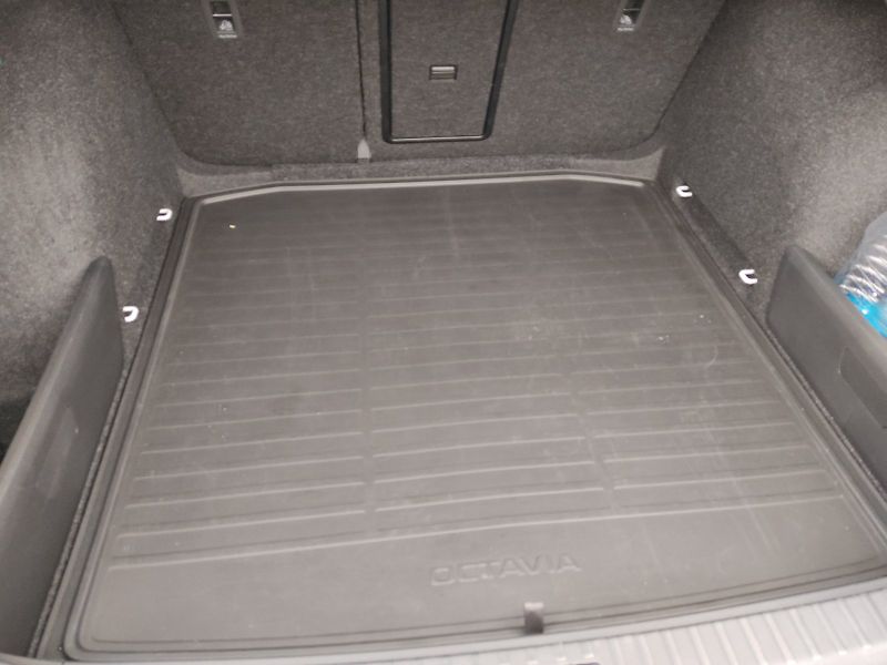 Škoda Octavia (2024) combi Top Selection  2,0 Tdi 1 - fotka 38 z 39