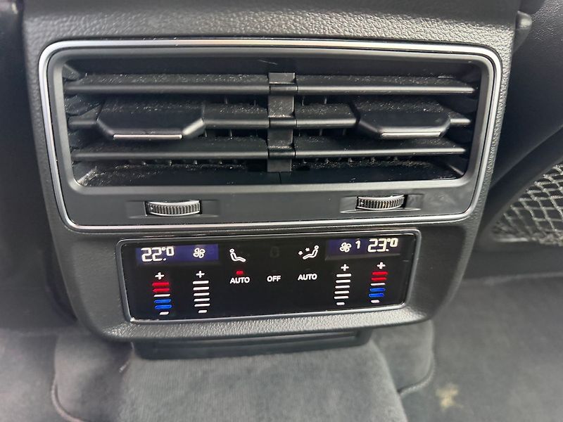 Audi Q7 S-Line  210kW Matrix - fotka 20 z 25