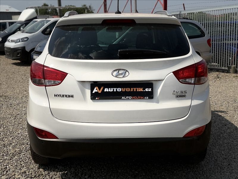 Hyundai ix35 2,0 135kW A/T NAVI PANO 4X4 - fotka 6 z 32
