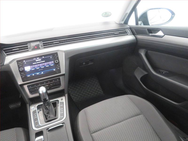 Volkswagen Passat (2020) Comfortline 2.0 TDI, Automat - fotka 8 z 17
