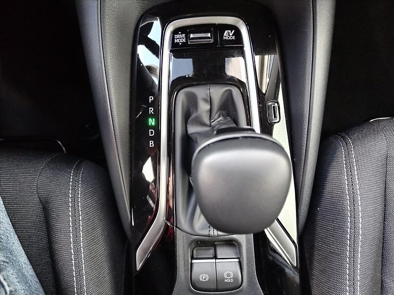 Toyota Corolla 1.8 HYBRID e-CVT  TS COMFORT T - fotka 9 z 16