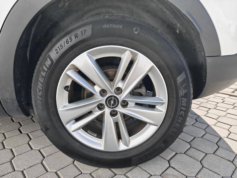 Opel Grandland MT6 1,2 TURBO - fotka 21 z 23