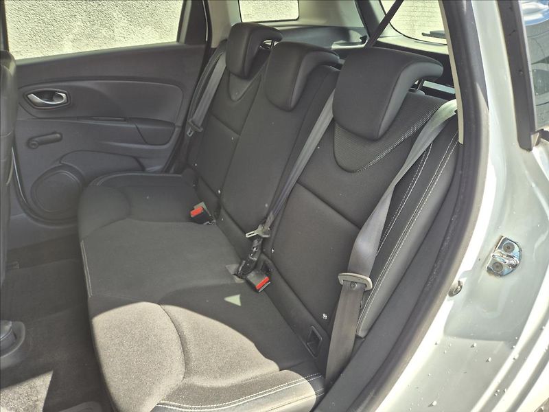 Renault Clio 1,2 i GrandTour Klima Výhřev - fotka 14 z 28