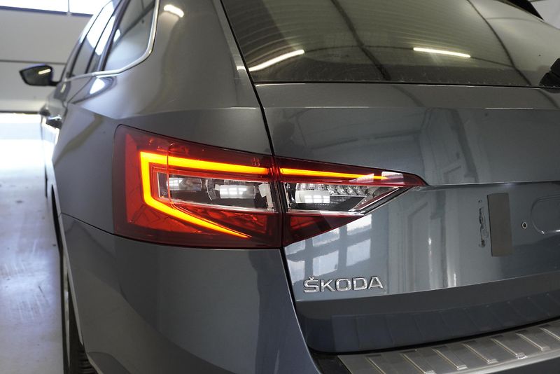 Škoda Superb 1,5 TSI SPORT LINE DSG - fotka 11 z 40