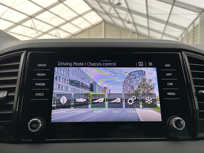 Škoda Karoq 2.0 TDI 4x4 SportLine - fotka 13 z 32