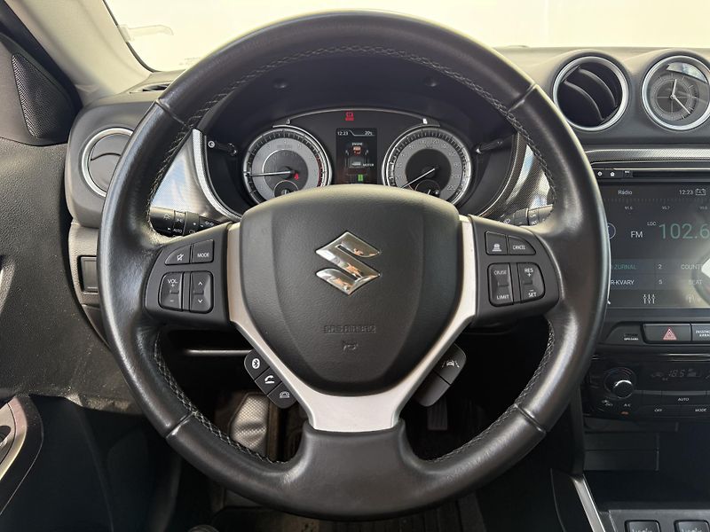 Suzuki Vitara 1.4 BoosterJet 95kW Elegance - fotka 16 z 23