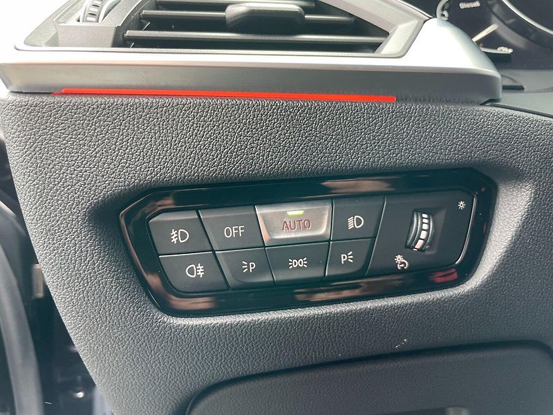 BMW Řada 3 (2020) Com. 318d 110kW Sport! - fotka 39 z 45