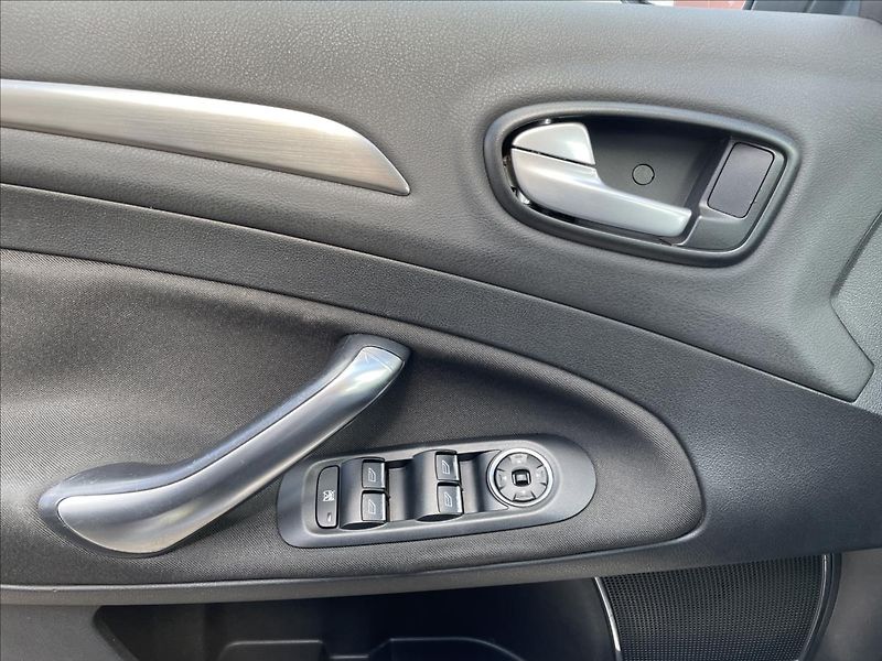 Ford Mondeo 2,0TDCi*103 kW*pravidelný serv - fotka 15 z 36
