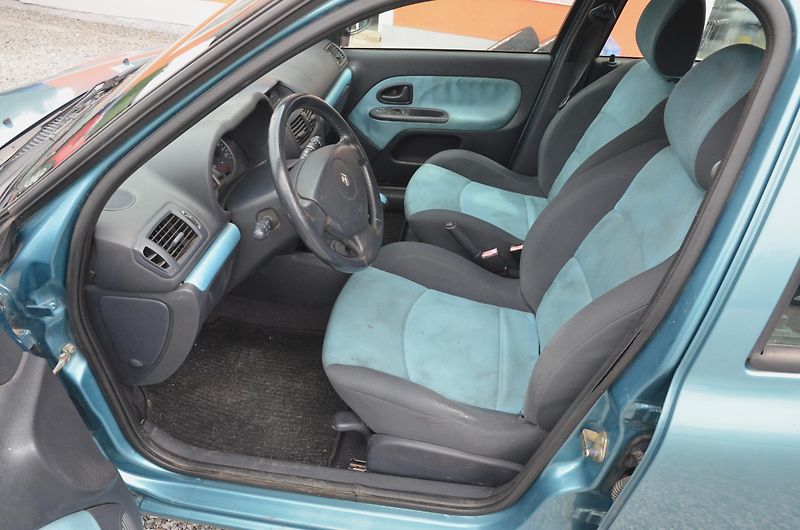 Renault Clio (2002) 1.5 DCi 48kW /ČR / STK 06/2028 - fotka 13 z 20
