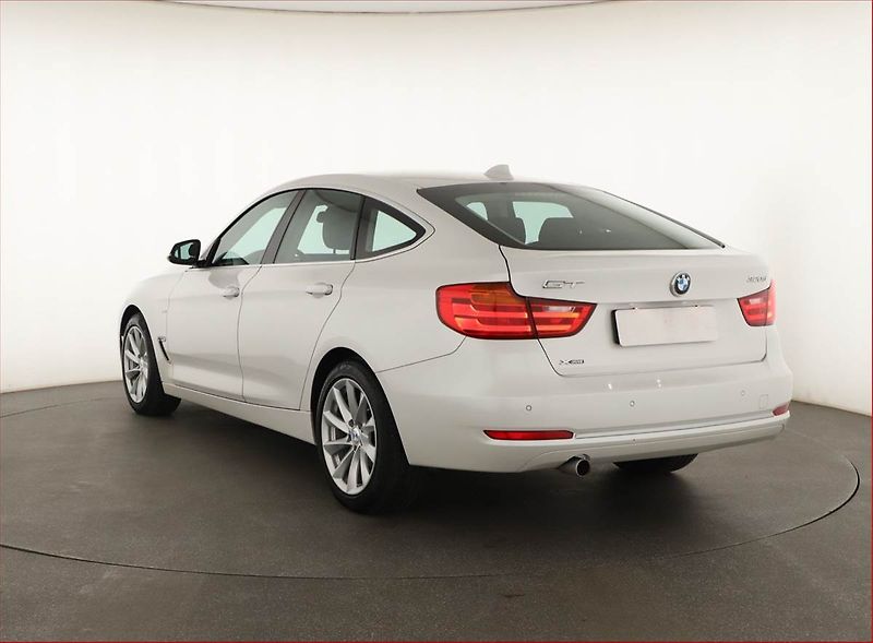 BMW Řada 3 (2014) Modern Line 320d xDrive GT - fotka 4 z 21