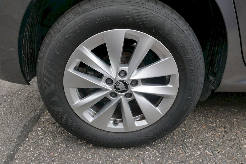 Škoda Kamiq (2025) 1.0 TSI 85 kW M6° Selection - fotka 28 z 30