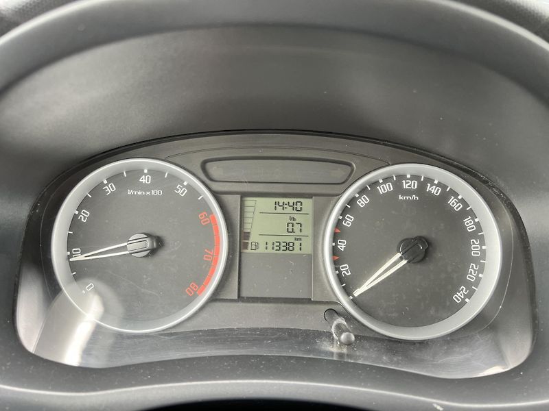 Škoda Fabia 1.2i 12v KLIMA KOUPENO V ČR - fotka 14 z 35