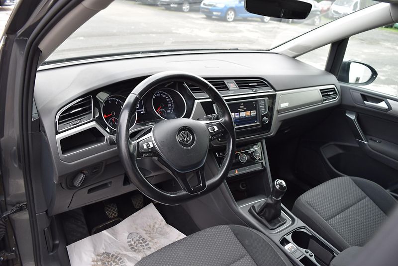 Volkswagen Touran (2017) 1.4TSI 110kw 7MÍST CLBMT APP  - fotka 23 z 46