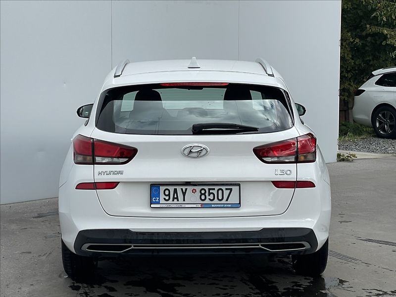 Hyundai i30 1,5 CVVT Combi Comfort - fotka 22 z 23