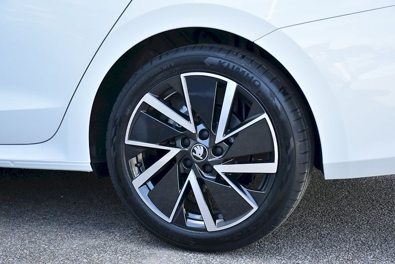 Škoda Octavia (2026) Combi Sportline 1,5 TSI m-HEV - fotka 9 z 44