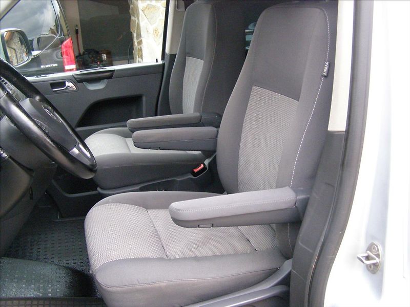 Volkswagen Caravelle 2,0   LONG DSG po servise 103K - fotka 17 z 38