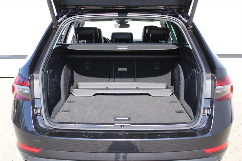 Škoda Superb 2.0TDI 147kW DSG 4x4 STYLE - fotka 11 z 34