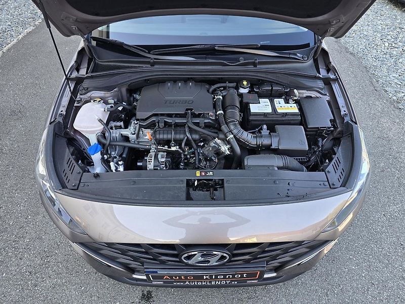 Hyundai i30 COMFORT / LED KAMERA NAVI - fotka 37 z 37
