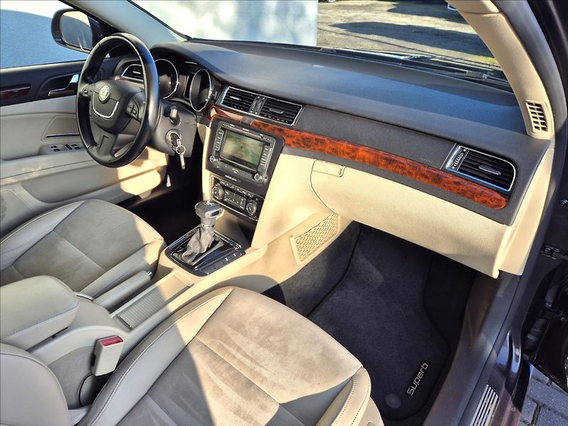 Škoda Superb 3,6 FSi V6 DSG 4x4 106Tis.Km!! - fotka 20 z 30