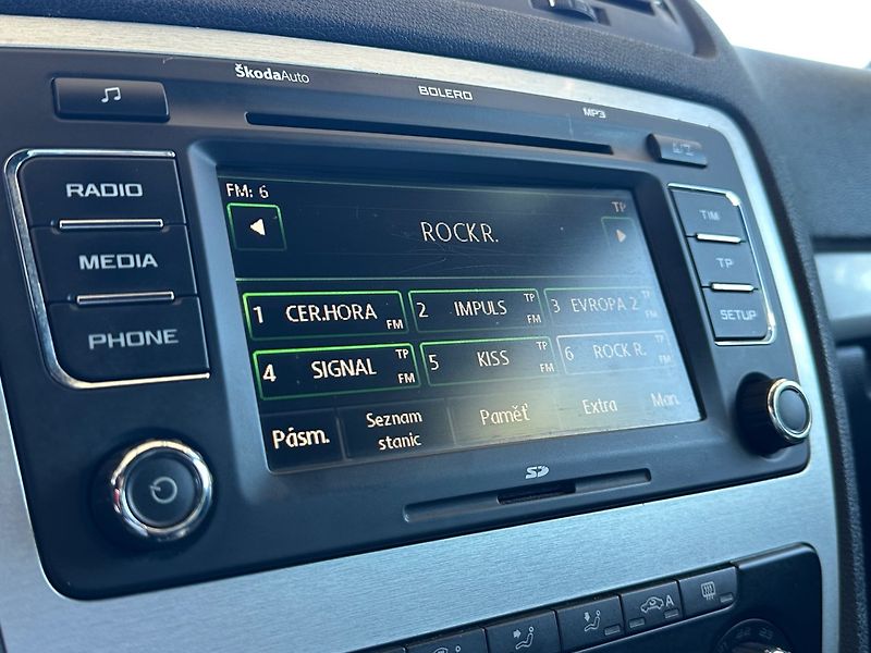 Škoda Octavia (2010) 2.0TDi RS DSG, PO SERVISU - fotka 12 z 16