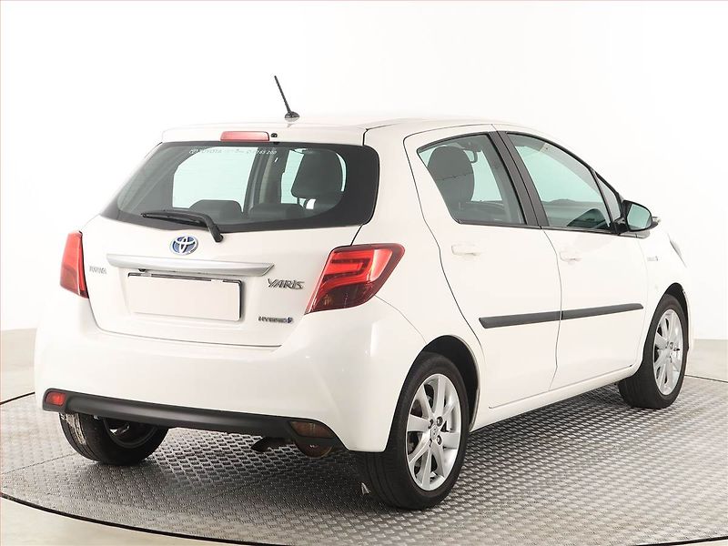 Toyota Yaris (2015) 1.5 Hybrid, Automat, Kůže - fotka 5 z 18
