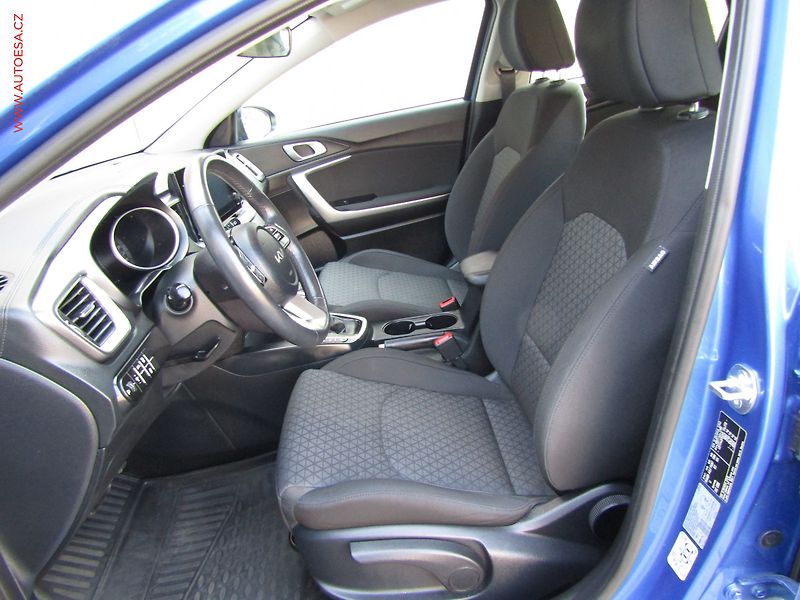Kia Ceed (2023) 1.5 T-GDi, ČR, AT, navi - fotka 9 z 22