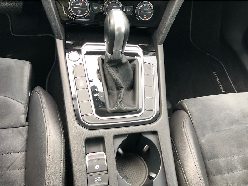 Volkswagen Passat 2.0 TDI DSG6° - fotka 21 z 29