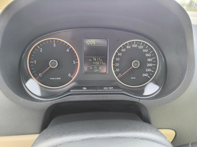 Volkswagen Polo (2011) 1.6 TDI,PRVNÍ MAJITEL,SERVISKA - fotka 21 z 40