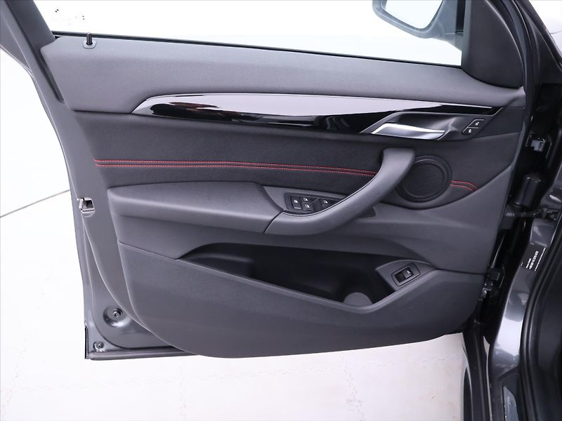 BMW X1 2,0 Xdrive 18d Sport - fotka 11 z 40