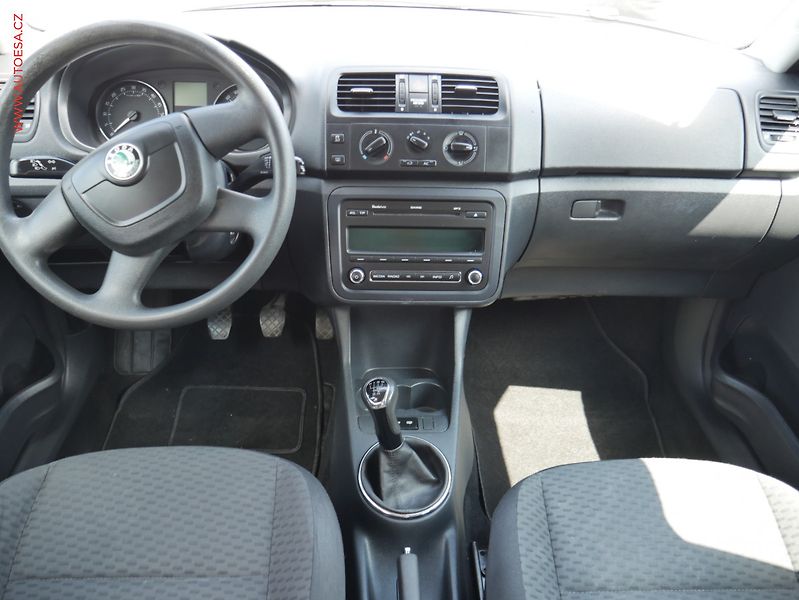 Škoda Fabia (2012) 1.6 TDi, Ambiente - fotka 8 z 17
