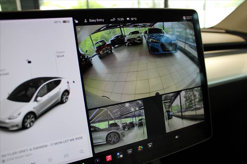 Tesla Model Y Long Range Dual Motor AWD Tažn - fotka 16 z 26