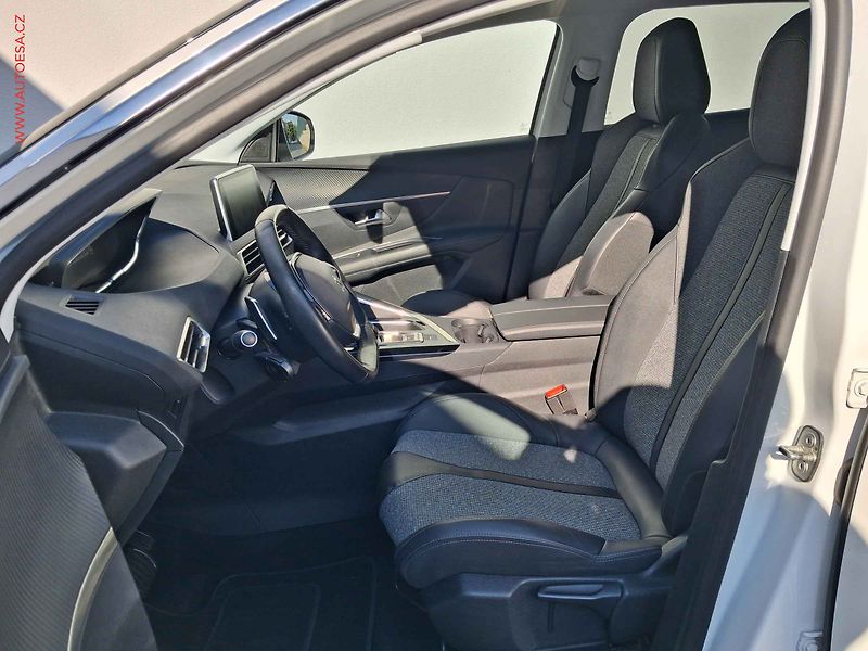 Peugeot 3008 (2019) 1.2PT, Allure, AT, LED - fotka 9 z 19