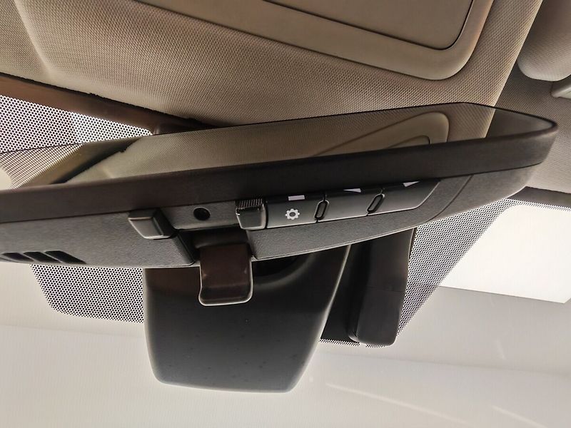 Toyota RAV4 Executiv, 4x4, Hybrid - fotka 38 z 43