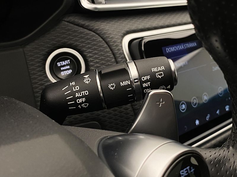 Land Rover Range Rover Velar D300 SE R-DYNAMIC AWD RZERVACE - fotka 22 z 48