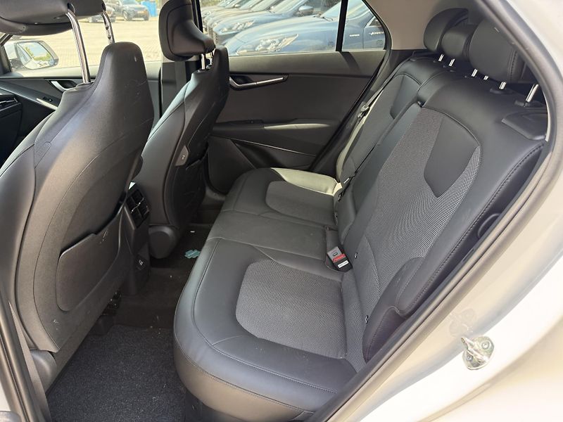 Kia Niro (2023) 1.6 GDI,HEV,ČR,5,5 L/100KM - fotka 11 z 22
