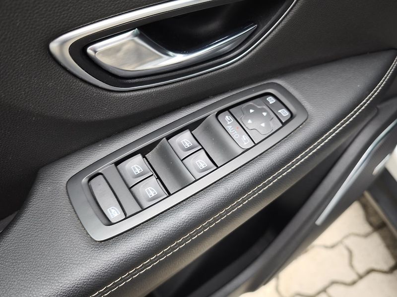 Renault Scénic 2018 1.6 dCi 118kW EDC BOSE - fotka 17 z 33