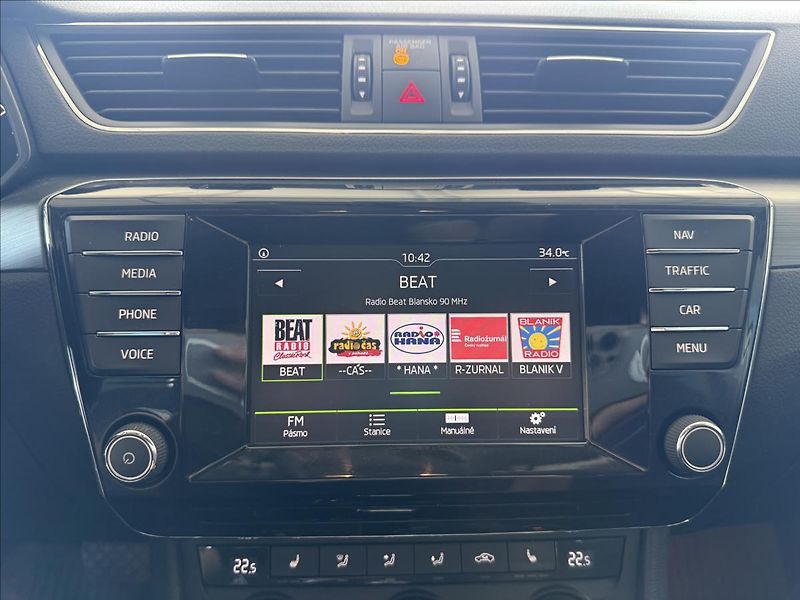 Škoda Superb 2,0   TDI 110kW,SERVISKA,ČR - fotka 16 z 29