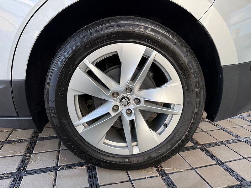 Škoda Enyaq 82 kWh / LOFT / Matrix LED/ Te - fotka 9 z 43