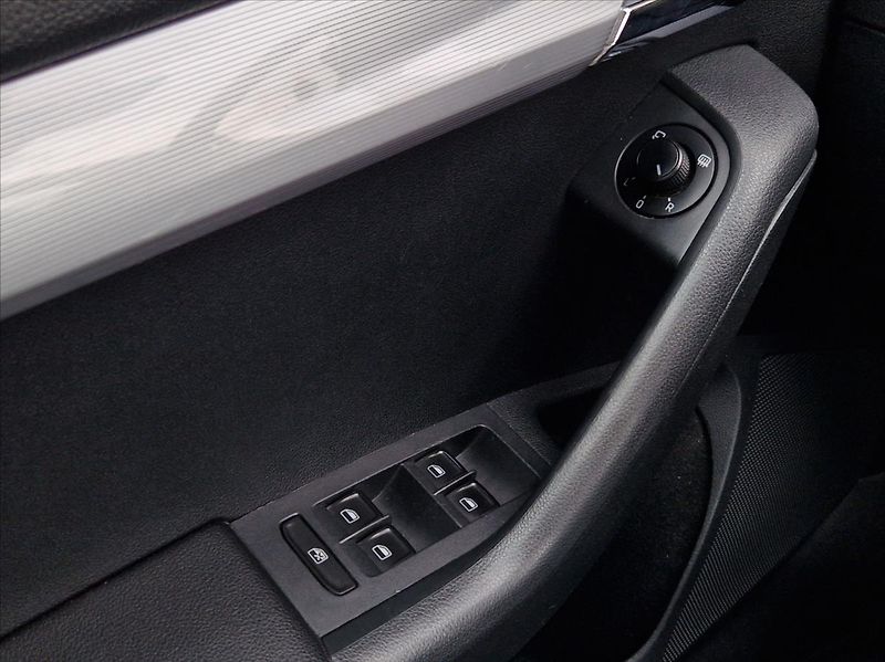 Škoda Octavia 2,0 TDI DSG KLIMA VÝHŘEV DIGI - fotka 34 z 34
