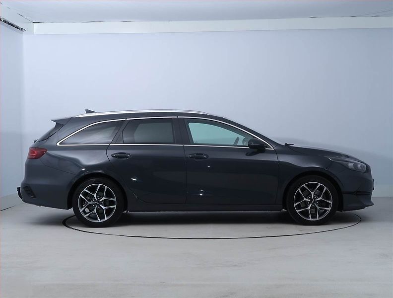 Kia Ceed (2022) Top 1.5 T-GDI, Automat, ČR - fotka 6 z 21