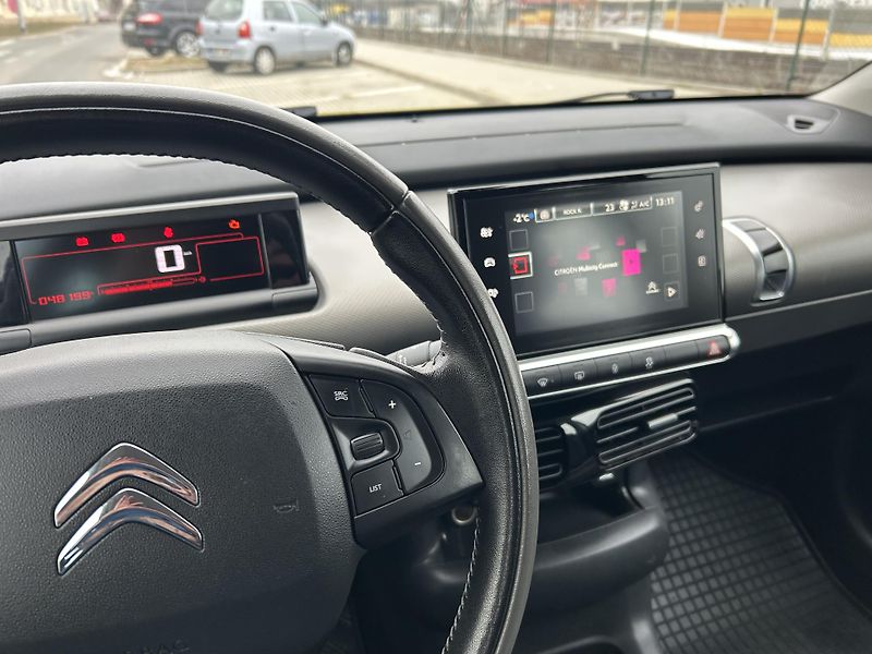 Citroën C4 Cactus 1.2 Pure Tech FEEL - fotka 17 z 34