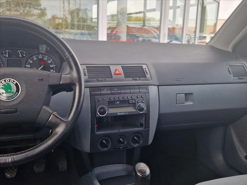 Škoda Fabia 1,4 i 16V AC HEZKÝ NÁJEZD - fotka 17 z 22