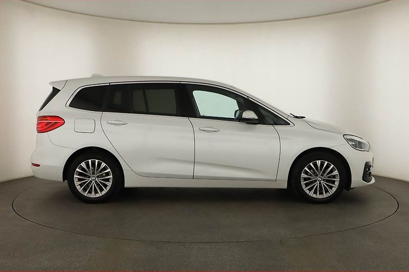 BMW Řada 2 (2023) 216d Gran Tourer - fotka 6 z 19