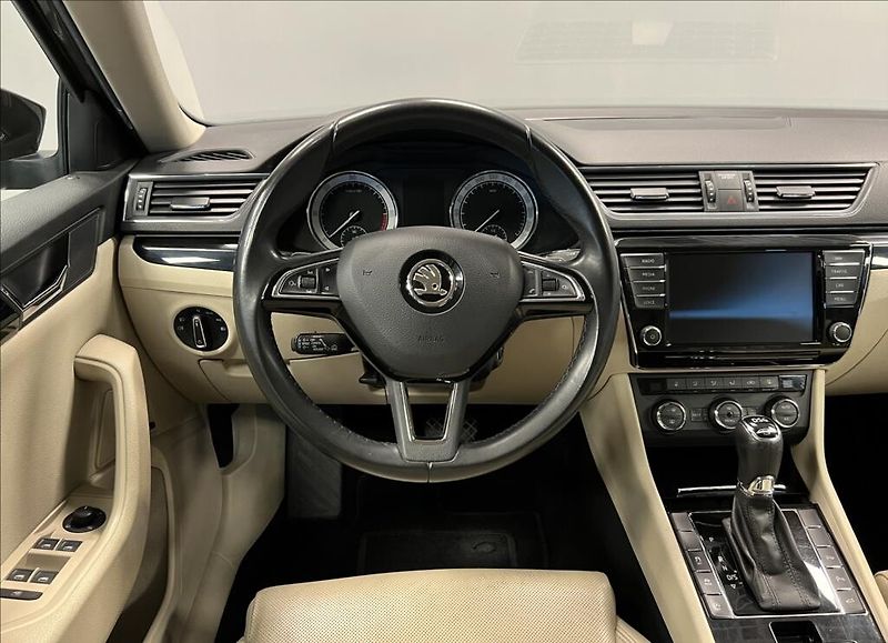 Škoda Superb 2,0 L&K DSG  COMBI - fotka 5 z 14