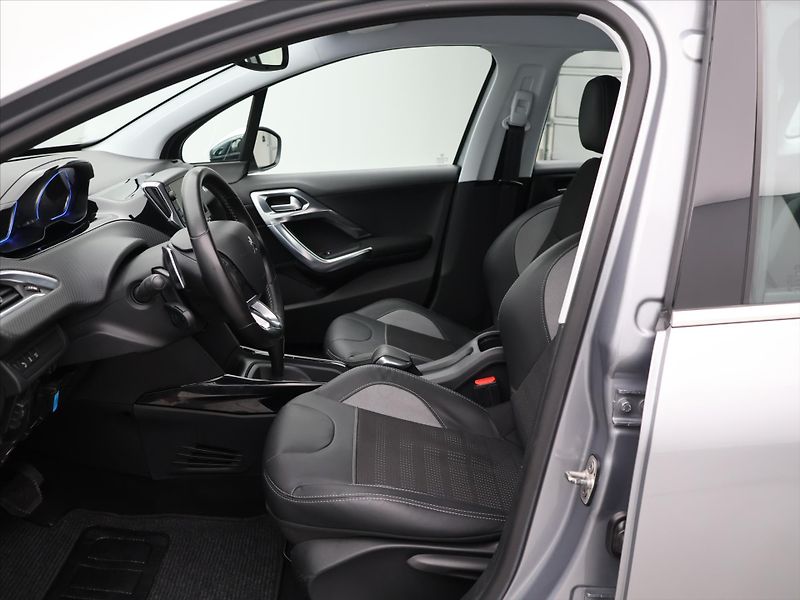 Peugeot 2008 1,2 VTi 60kW AT,Navi - fotka 11 z 32