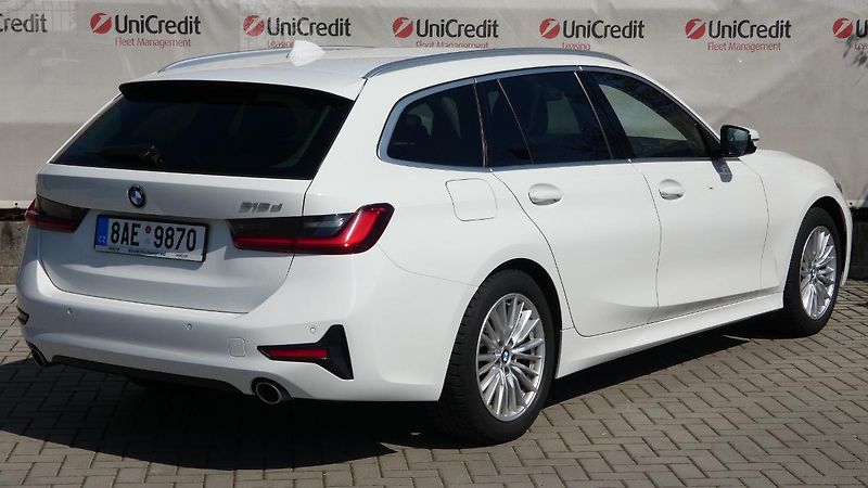 BMW Řada 3 318d Touring - fotka 3 z 22